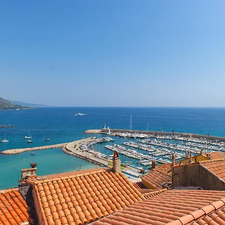 Au Vieux Chateau, Atypique Vue