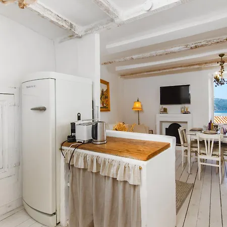 Au Vieux Chateau, Atypique Vue