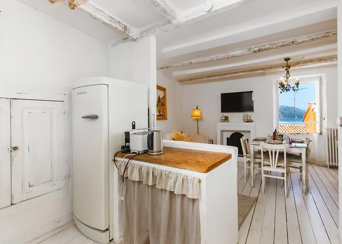 Au Vieux Chateau, Atypique Vue