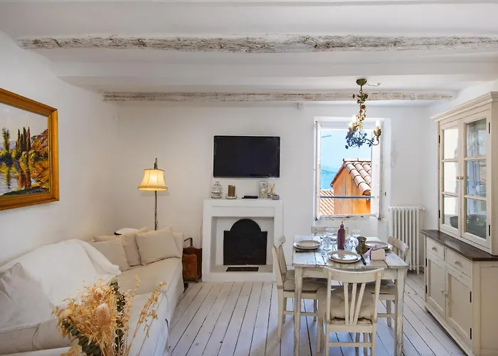 Au Vieux Chateau, Atypique Vue