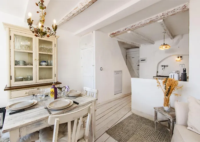 Au Vieux Chateau, Atypique Vue